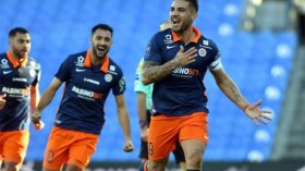 دولور “بوزلوف” يلهب “السوشيال ميديا” والجزائريون يتفاعلون معه