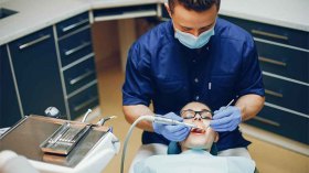 مرضى الأسنان بلا علاج بسبب غلق العيادات الخاصة