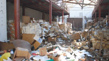 Un entrepôt de produits toxiques délaissé depuis des années menace la santé des habitants de Ruisseau