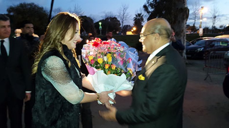 استقبال رسـمي وشعبي لصـاحب رائـعة “نجمة قطبية” في القاعة البيضاوية