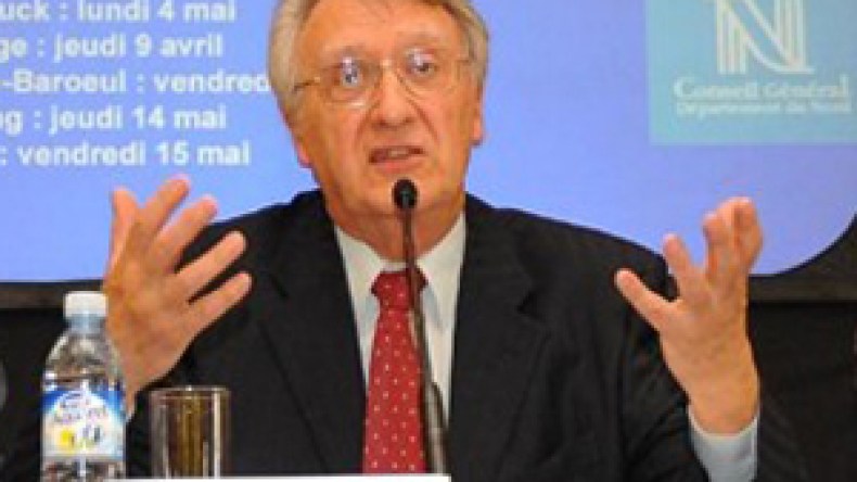 باريس تغازل الجزائر عبر بوابة اليسار