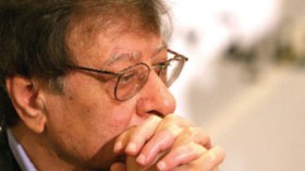 محمود درويش يسقط إسرائيليا في حفرة ويسخر منه