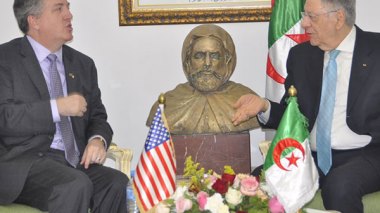 Que veut l’ambassadeur américain des chefs de partis?