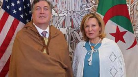 السفير الأمريكي وعقيلته يهنآن الجزائريين بيناير