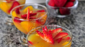 تحلية بالفواكه