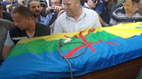 جثمان إيبوسي يغادر الجزائر في أجواء مهيبة