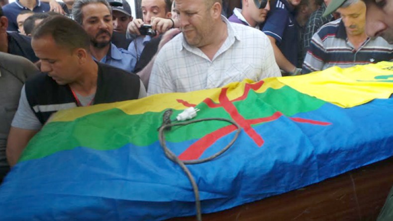 جثمان إيبوسي يغادر الجزائر في أجواء مهيبة