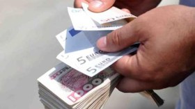 فتح صرافات رسمية لإزالة السوق السوداء للعملة