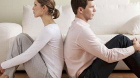 يكدرني زوجي بســرد تفاصيل حياتي على الملإ