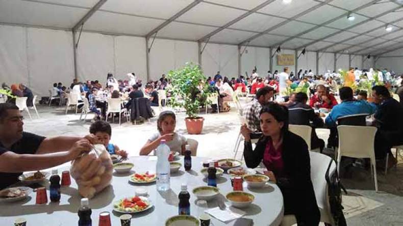 خدمات خمسة نجوم في مطاعم الرحمة