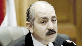 مشاغبون يرغمون وزير الرياضة المصري على إلغاء المؤتمر الصحفي