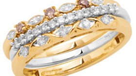 أمريكي‮ ‬يتعرض‮ ‬لسرقة‮ ‬خاتمه‮ ‬المصنوع‮ ‬بالألماس‮ ‬من‮ ‬طرف‮ ‬3‮ ‬جزائريات