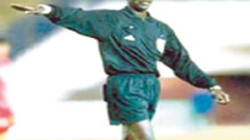 الأستاذ  الثانوي  المولود  بزيغنشور  لم  يسبق  له  إدارة  مباريات  الخضر