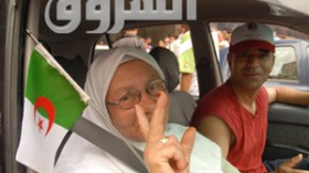 الجزائريون بالملايين في الشارع لتشييع التماسيح