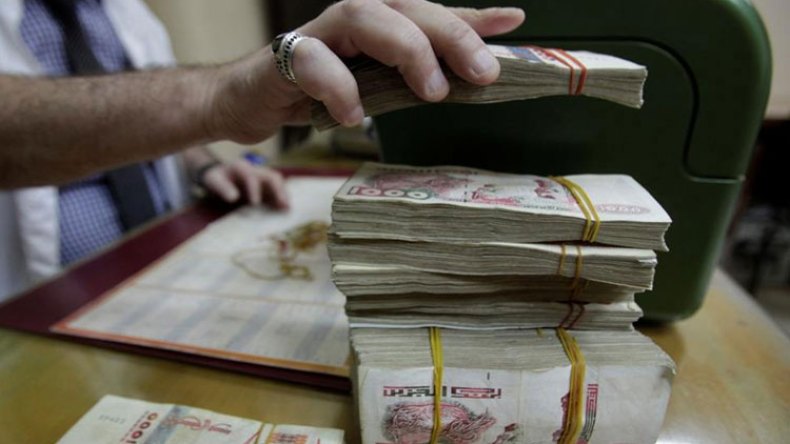 خبراء: هذه إيجابيات وسلبيات تخفيض قيمة الدينار!