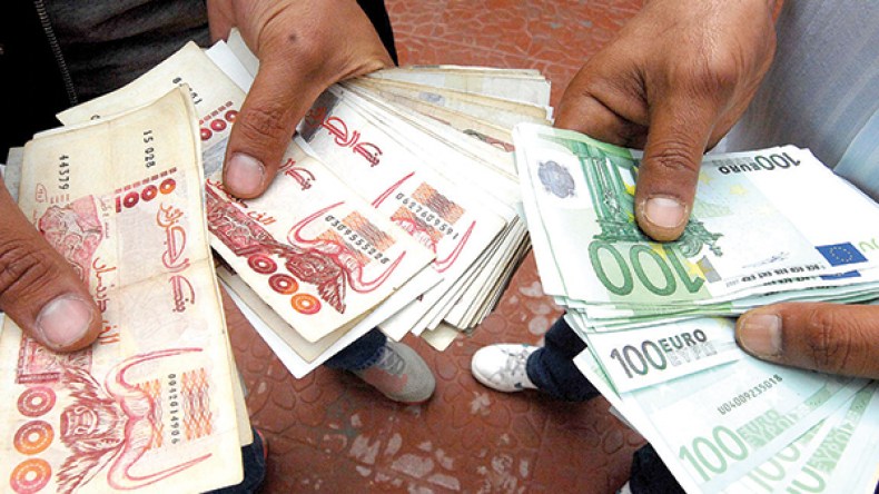 الدينار ينهار.. و”التراباندو” يلتهم 370 ألف مليار