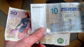 اختفاء‭ ‬تجار‭ ‬العملة‭ ‬في‭ ‬تونس‭ ‬والدينار‭ ‬التونسي‭ ‬يسترجع‭ ‬قيمته