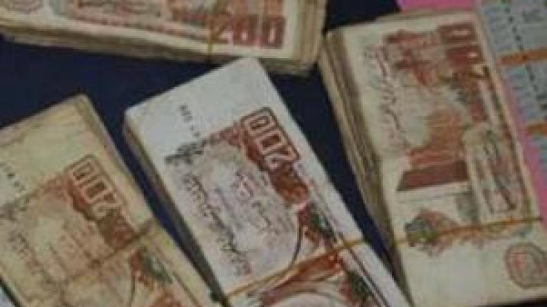 “قلم سحري” يفضح الأوراق المزوّة ويُنقذ التجار من النصب والاحتيال