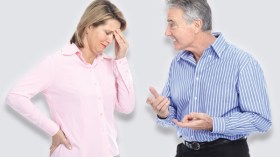 رجال يطلقون من أجل اللحاق ببنات العشرين ونساء يطلقن بعد ربع قرن من الزواج!