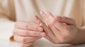 فتاة تفسخ الخطوبة بسبب تخلي العريس عن “الكورتاج” و”الديسك جوكي!”