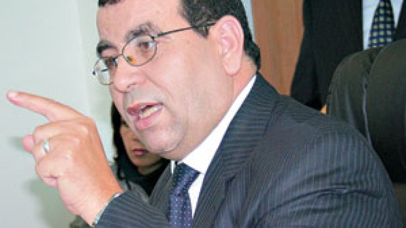 جعبوب يهدّد بمعاقبة التجار المخالفين لشروط النظافة