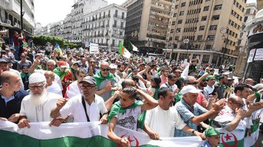 Les Algériens rejettent l’initiative de Bensalah