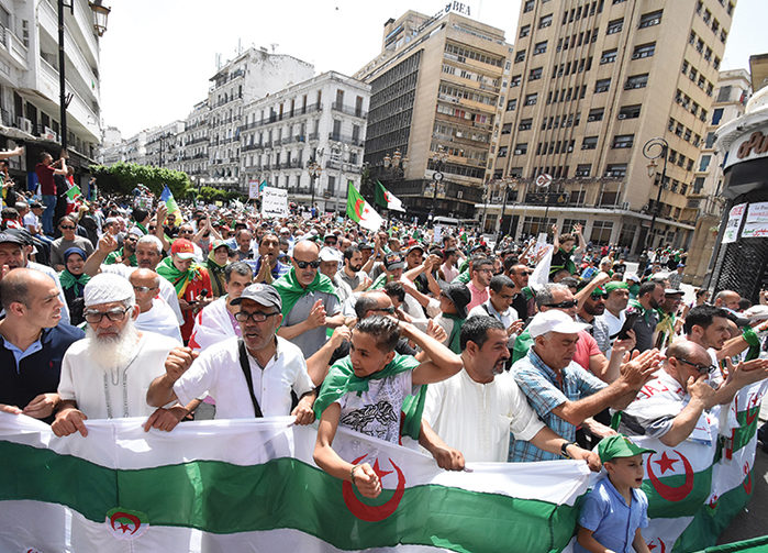 Les Algériens rejettent l’initiative de Bensalah