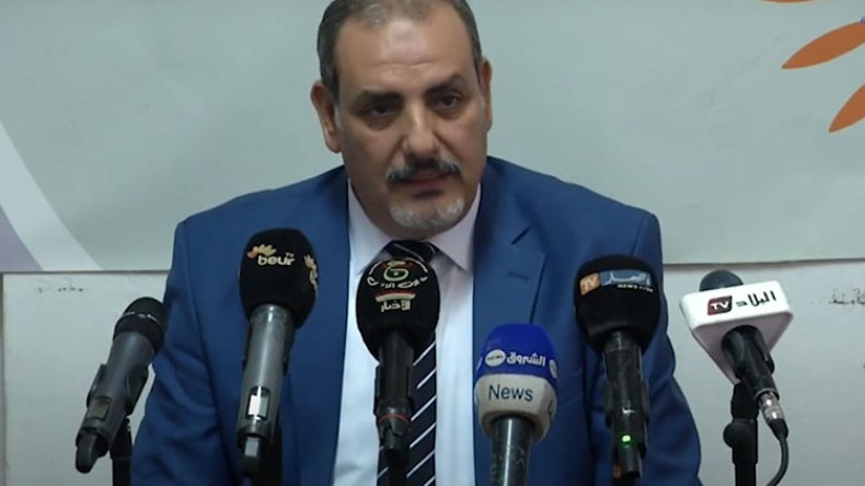 حزب الحرية والعدالة يدعو إلى التصويت بـ”نعم” على الدستور