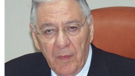 ولد عباس يلتقي الدبلوماسي الجزائري محمد زيان حسني بباريس