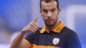 بلعمري يعرض صانع لعب ومهاجما جزائريا على فريقه