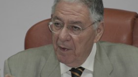 ولد عباس: قضية الدبلوماسي حساني غرزت “شوكة” في العلاقات الفرنسية الجزائرية