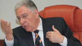 مائة جمعية متهمة بالولاء والطاعة للسفارات الأجنبية