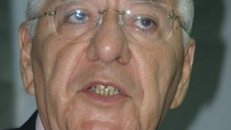 ولد عباس ينسق مع الحكومة المصرية لترحيل 14 عائلة من غزة