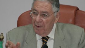 ولد عباس: “أويحيى لن يرحم المتواطئين في سرقة أموال الدولة”