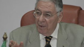 “المشكل في تسيير ملف الأدوية وليس في الطاقم الطبي”