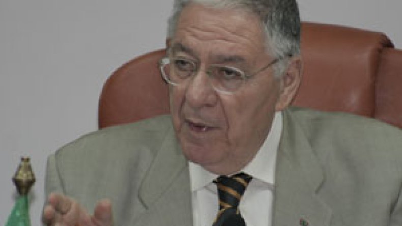 “المشكل في تسيير ملف الأدوية وليس في الطاقم الطبي”