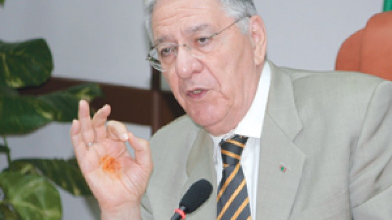 مديرو الصحة الولائيون في مهمة لإطفاء نيران إحتجاجات الجبهة الإجتماعية