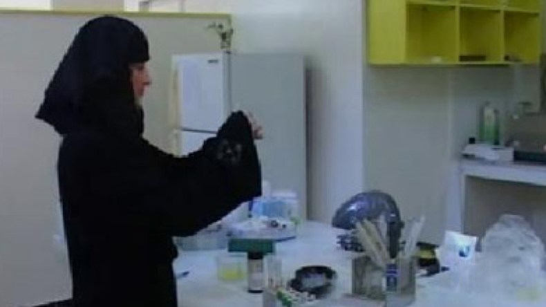 باحثة جزائرية تخترع دواء لعلاج السرطان من الأعشاب