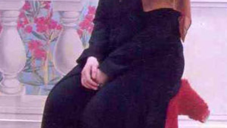 رُحلت إلى فرنسا فجردها والدها من الوثائق وشردها في الشارع