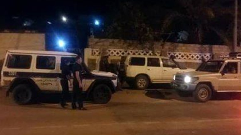 مسلحان بكلاشينكوف يعتديان على بائع مجوهرات بجانت