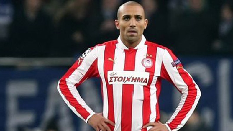 جبور باق في أولمبياكوس