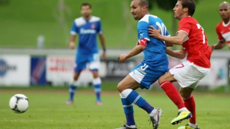 جبور يحمل شارة قيادة فريق أولمبياكوس