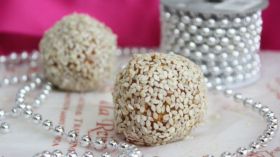 حلوى التمر والفواكه المجففة