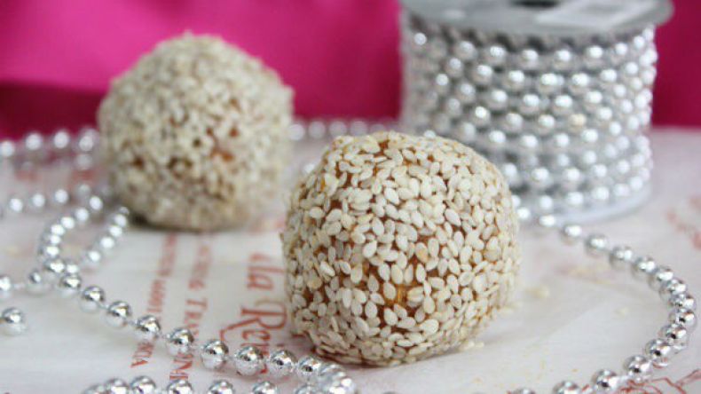 حلوى التمر والفواكه المجففة