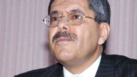 الوزير يثني على سعدان ويهدئ النفوس قبل مباراة مصر