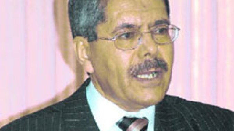 جيار‭ ‬يوقّع‭ ‬على‭ ‬دفتر‭ ‬الشروط‭ ‬الخاص‭ ‬بالأندية‭ ‬المحترفة