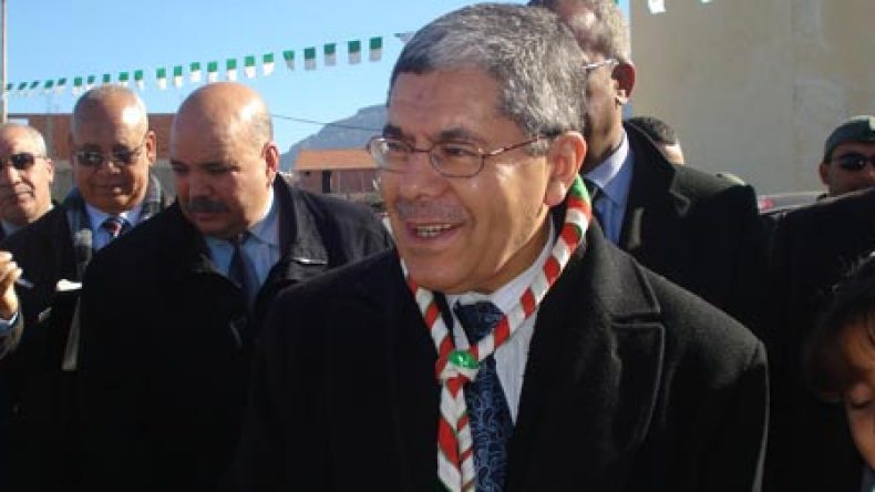 خوالد سفيان من نخبة الزوارق الشراعية يستنجد برئيس الجمهورية وجيار