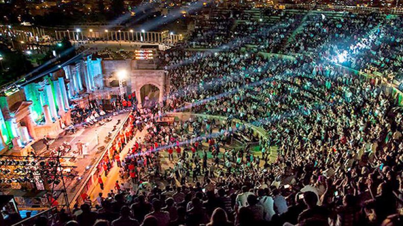 انطلاق سهرات مهرجان جميلة بكوكتال مغاربي