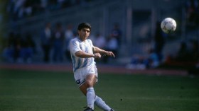 الدوليون الجزائريون تأثروا بسحر وإبداعات مارادونا؟!