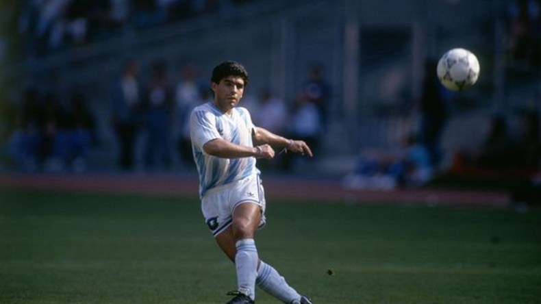 الدوليون الجزائريون تأثروا بسحر وإبداعات مارادونا؟!